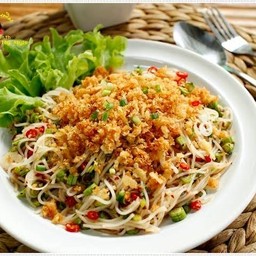 ยำขนมจีนปลาดุกฟู