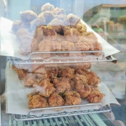 กินกันเพลิน ข้าวเหนียวหมู+ไก่ทอด ซอสเกาหลี