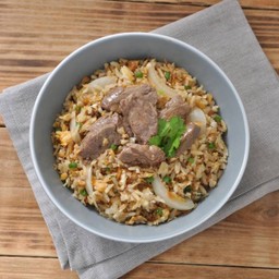 ข้าวผัด เนื้อกระเทียม