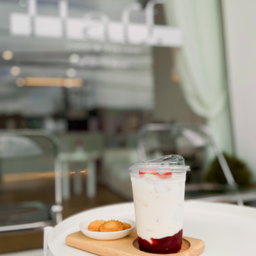 Milk strawberry