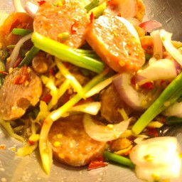 ยำแหนม สุดแซ่บ