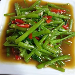 ผักบุ้งไฟแดง กับข้าว