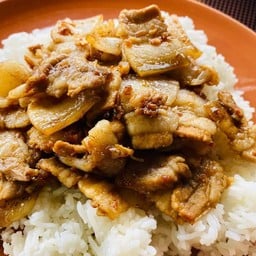 หมูกระเทียมพริกไทย