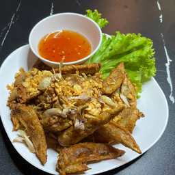 ปลายปีกไก่ทอดกระเทียม