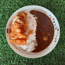 ข้าวแกงกะหรี่ เนื้อเบอร์เกอร์คัตสึ