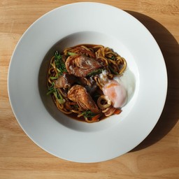 ผัดหมี่ฮกเกี้ยน (stir-fried hokkien mee with seafood)