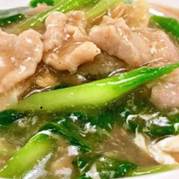 เส้นใหญ่ราดหน้าหมู