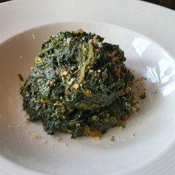 A.28 ผักโขมผัดพริกกระเทียมสด