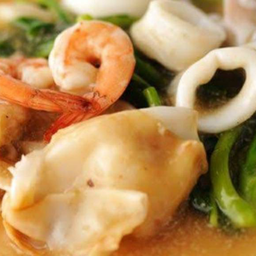 เส้นหมี่เหลืองราดหน้าทะเล
