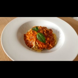 สปาเก็ตตี้ซอสมะเขือเทศ (spaghetti chicken tomato sause)
