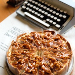 Caramel maccadamia baked cheesecake