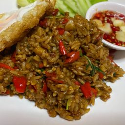 ข้าวผัดกระเพราหมูไข่ดาว