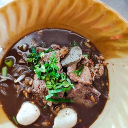 ก๋วยเตี๋ยวน้ำตก หมูรวม