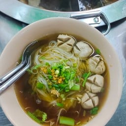 ก๋วยเตี๋ยวจัมโบ้บังหลีฮาลาล ถนนเสน่หานุสรณ์(ลีการ์เด้นส์)เจ้าเก่า