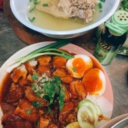 ข้าวหมูแดงหมูกรอบล้วน