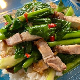 คะน้าหมูกรอบ