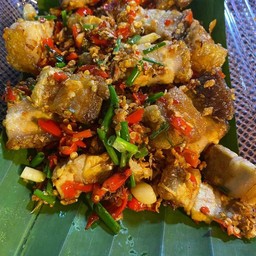 หมูกรอบคั่วพริกเกลือ