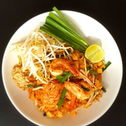 ผัดไทยกุ้ง (pad thai)