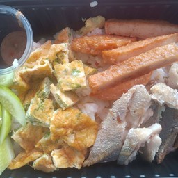 ข้าวคลุกน้ำพริกชะอม ปลาทู เพิ่มหมูยอ