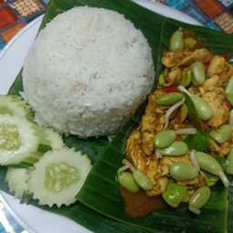 ลูกเหลียง  ผัดเผ็ด ราดข้าว