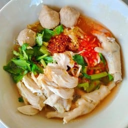 พี่เหรียมก๋วยเตี๋ยวน้ำแดง(ฮาล้าล) ท่าเสา