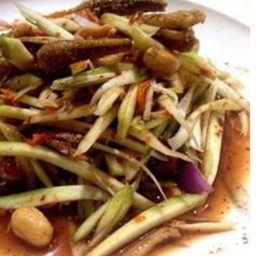 ยำมะม่วงปลากรอบ