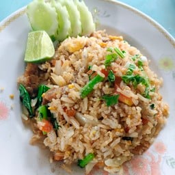 ข้าวผัดหมูกรอบ