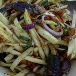 ยำมะม่วงปูเค็ม