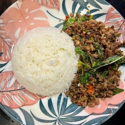 ข้าวกะเพราเนื้อโคขุน