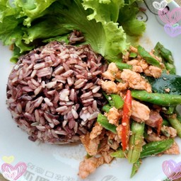 อกไก่ผัดพริกแกงถั่ว+ข้าวกล้อง