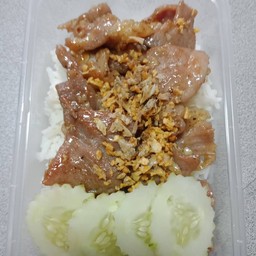 ข้าวหมูกระเทียม