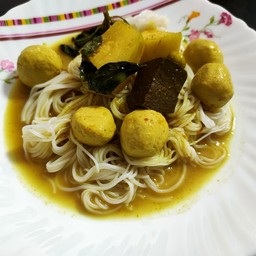 เซตแกงเขียวหวานลูกชิ้นปลา+ไข่ต้ม