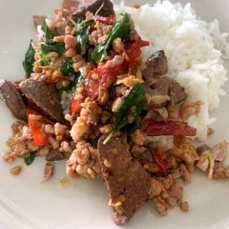 ธ.ธง ฟิวชั่นฟู้ด หมูกรอบ หมูแดง ตามสั่ง
