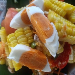 ตำข้าวโพดไข่เค็ม