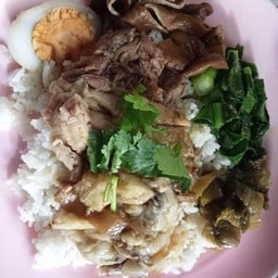 เฮียอั๋น นครปฐม ข้าวขาหมู/ข้าวหมูแดง/ข้าวมันไก่/ข้าวหมูกรอบ ตลาดไนท์บาร์ซาร์ บุรีรัมย์