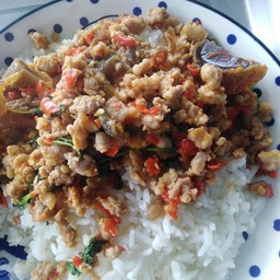 กะเพราไข่เยี่ยวม้า