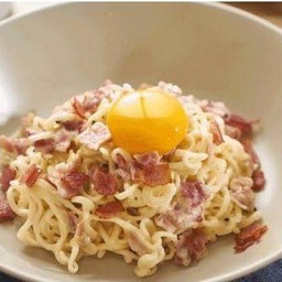 ราเมงเกาหลีรสคาโบนาร่าใส่ไข่