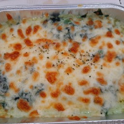 มักกะโรนีครีมผักโขมแฮมอบชีส