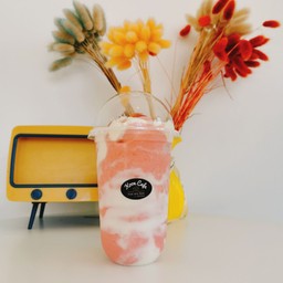 สตอเบอร์รี่สมูตตี้โยเกิร์ต