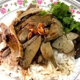 ข้าวหน้าเป็ดหั่น+เครื่องใน