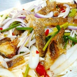 ยำปลาสลิด