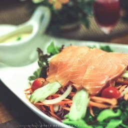 สลัดแซลม่อน