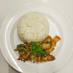 หมูกรอบพริกเกลือราดข้าว