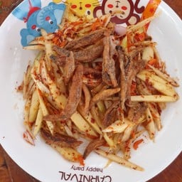 ยำมะม่วง. ปลากรอบ