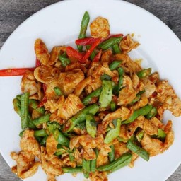 ข้าวผัดพริกแกงไก่ไม่ใส่ถั่ว