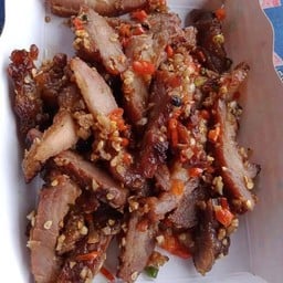 นายเจี๊ยบข้าวหมูย่างเตี๋ยวไก่ตุ๋น