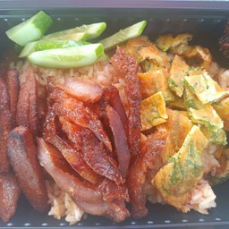 ข้าวคลุกน้ำพริกชะอม หมูทอด เพิ่มทอดมัน