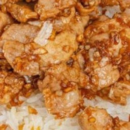 หมูผัดกระเทียมราดข้าว