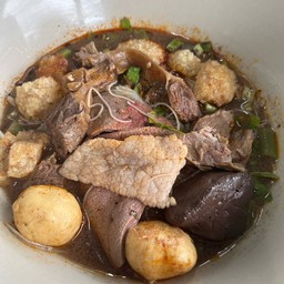 ก๋วยเตี๋ยวน้ำตก   หมูหมัก ตับ ลูกชิ้น