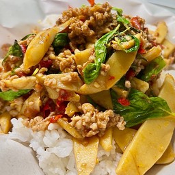 กะเพราหน่อไม้ #หมูสับ